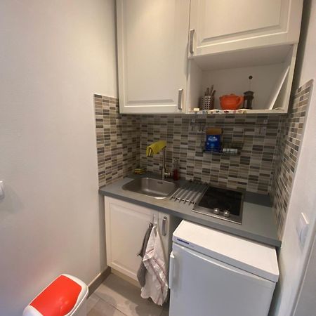 Small Studio Near Eiffel Tower Paris Exterior photo