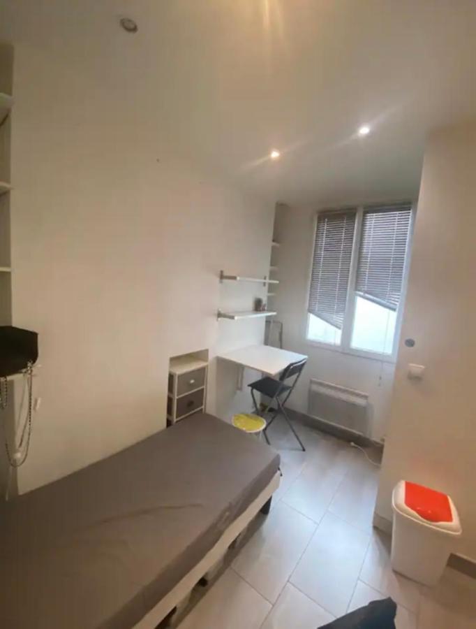 Small Studio Near Eiffel Tower Paris Exterior photo