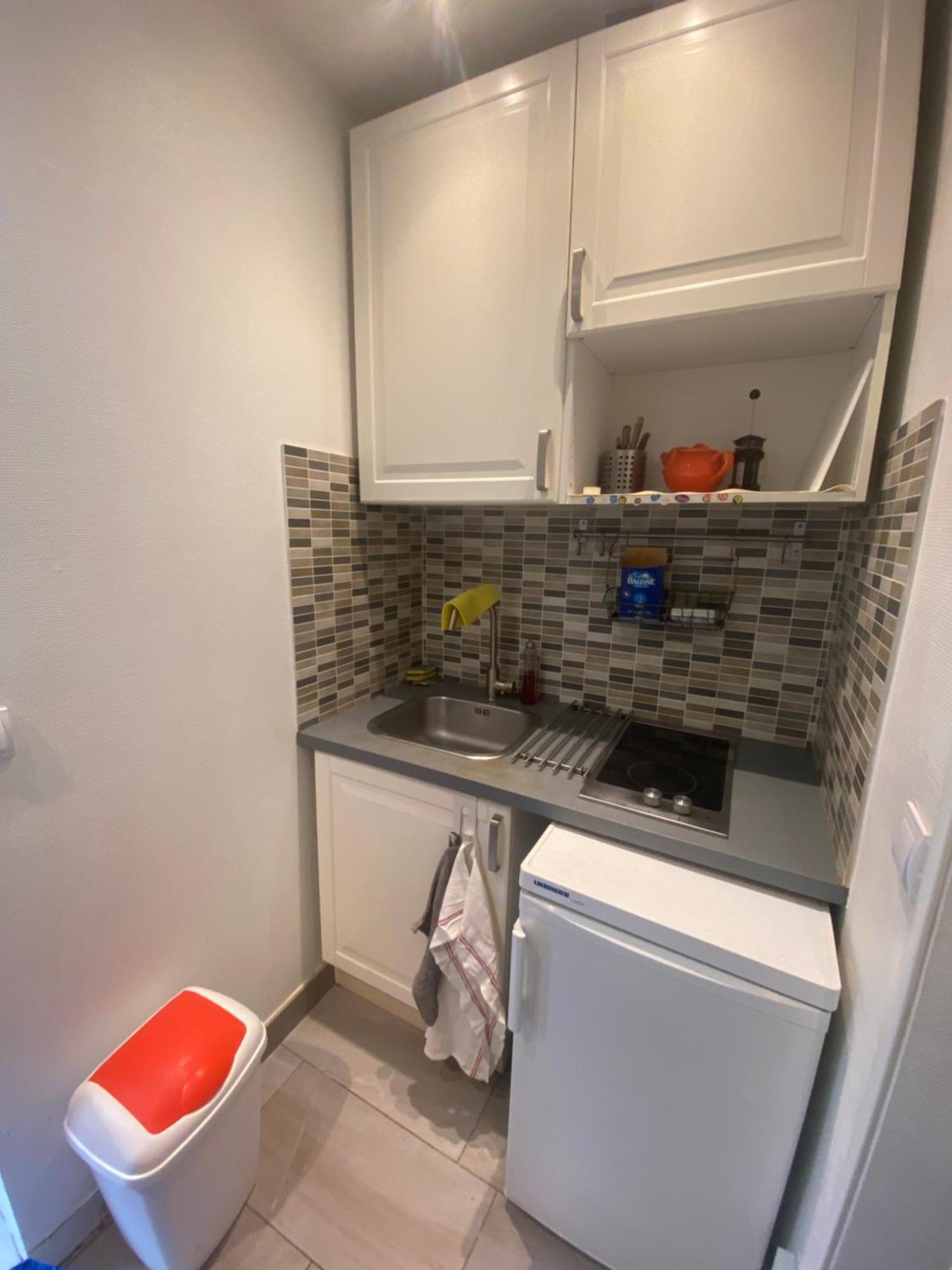 Small Studio Near Eiffel Tower Paris Exterior photo